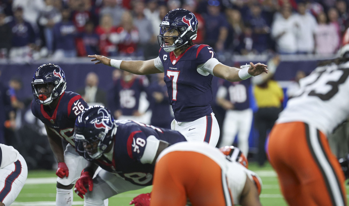 Houston Texans QB C.J. Stroud (No. 7) quiets the huddle before a snap against the Cleveland Browns at NRG Stadium
